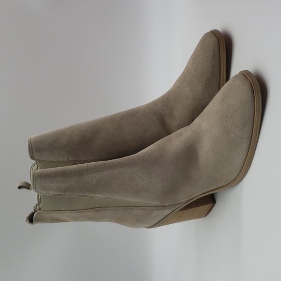 99- Marc Fisher Suede Block Heel Boots Beige Size 11 NWT - Picture 2 of 9